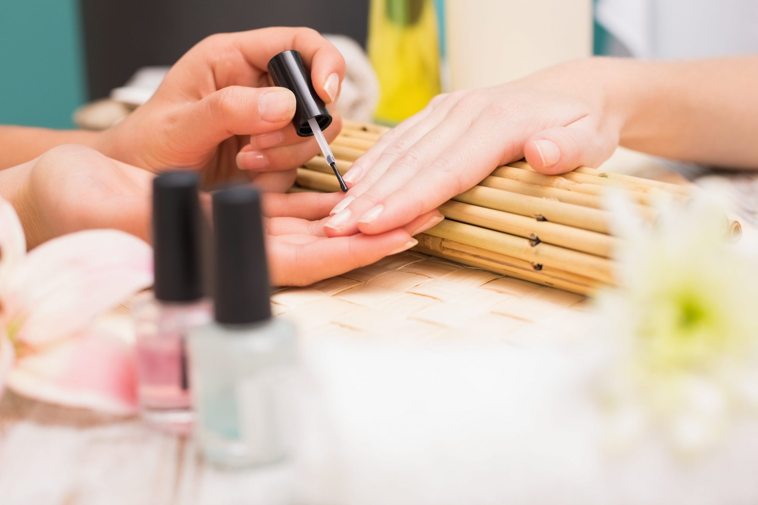 How to Become A Qualified Nail Technician with Right Nail Courses