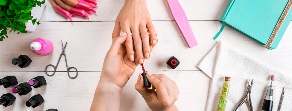 15 Best Online Nail Technician Courses: 💅 Comprehensive Guide